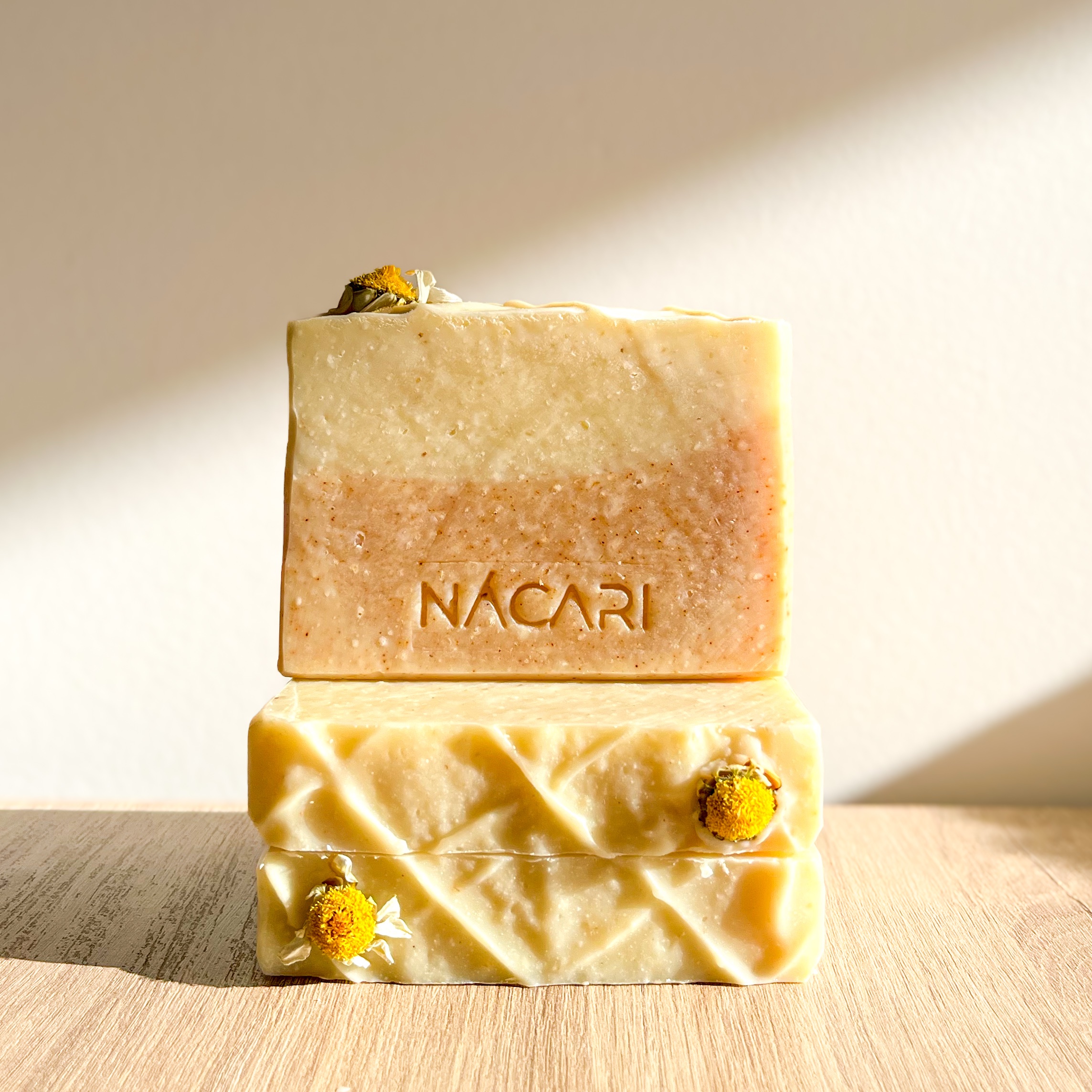 Camomila: jabón sólido de manzanilla, cúrcuma y avena